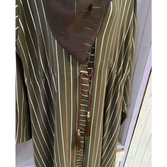 Imported greenish nude abaya with scarf, size upto 46”, length around 54” - Picture 3 of 12